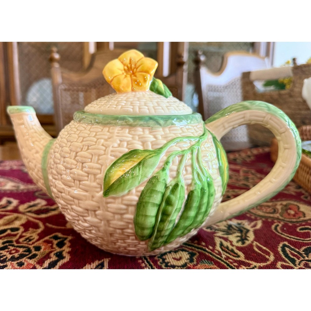 Vintage 1993 Omnibus OCI Garden Vegetables Teapot Basketweave 40oz